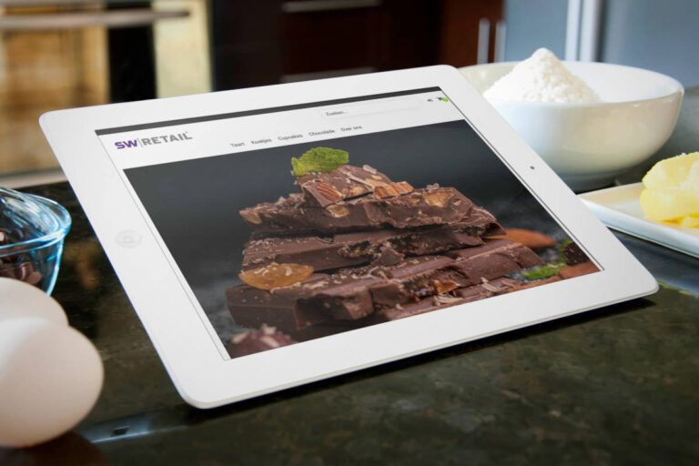 Voorbeeld webshop voedingspeciaalzaak op tablet in keuken setting
